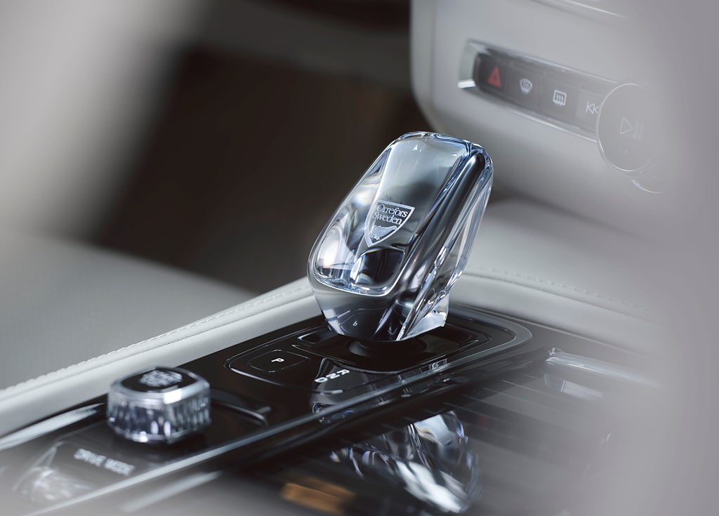 The refreshed Volvo V90/S90 Interior Detail - Orrefors Gear shift