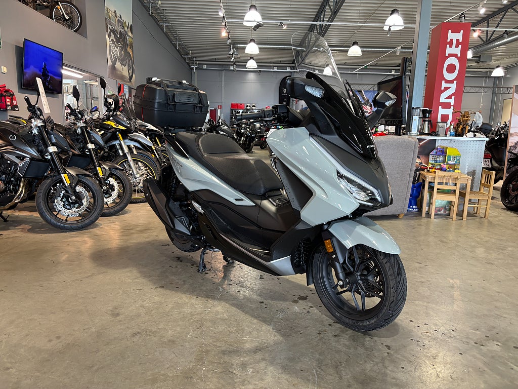 Honda NSS350 Forza #Endast 140 mil# 