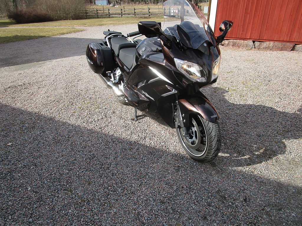 Yamaha FJR Se nedan text