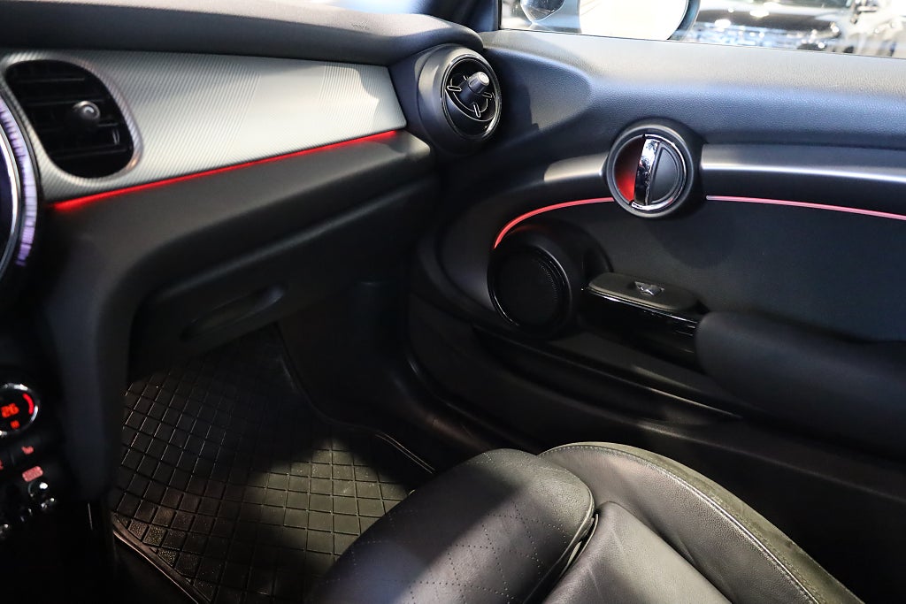 MINI Cooper SE Navi Läder Värmare Carplay Sensorer LED 2023