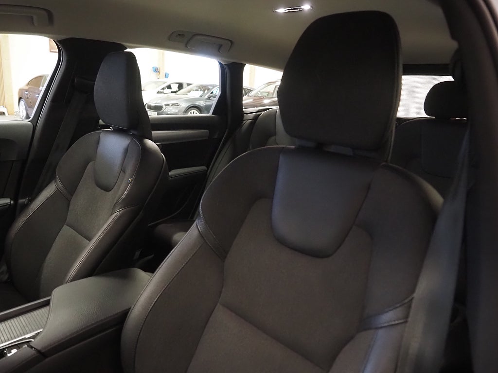 Volvo V90 D4 AWD 190hk Geartronic Momentum SE II | D-värm | Keyless | 2020