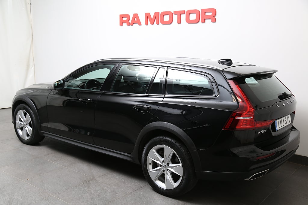 Volvo V60 Cross Country B4 Diesel 197hk Momentum AWD Aut Kamera VOC