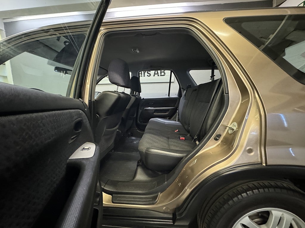 Honda CR-V 2.0 4WD | Nybesiktad | S+V | Nyservad | Bluetooth