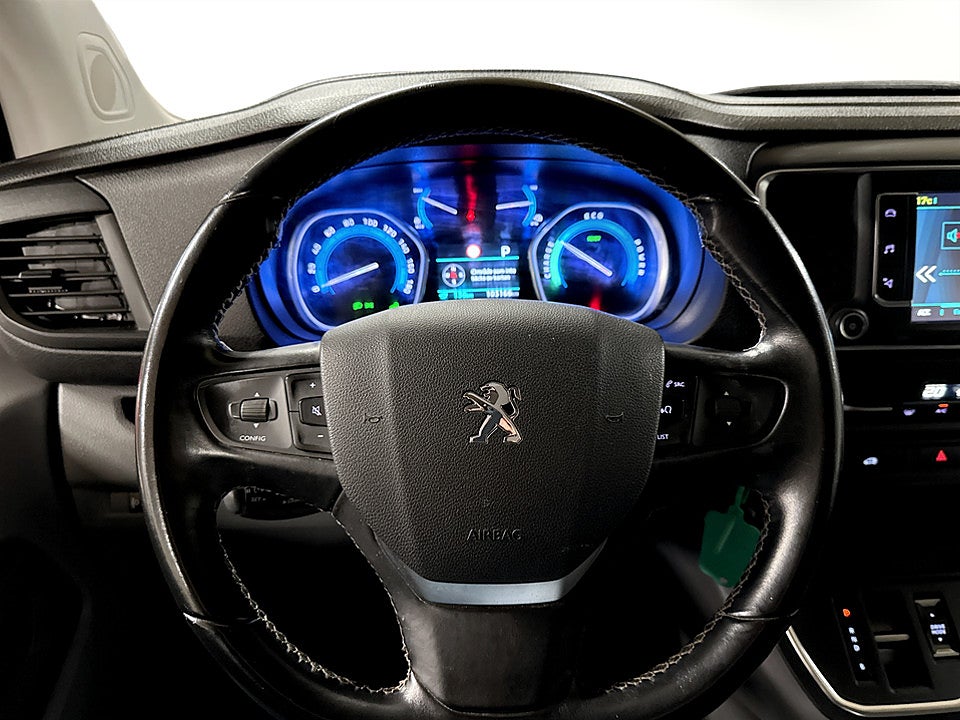 Bild på Peugeot e-Expert PRO+ 75kWh 136hk Aut L2 B-KAMERA CARPLAY