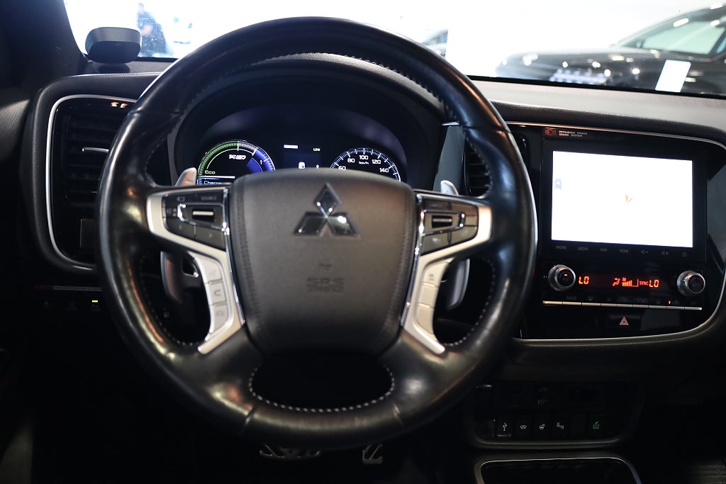 Mitsubishi Outlander PHEV CVT S-Edition Lucka 360° Navi Läder Drag Rattvärm 2020