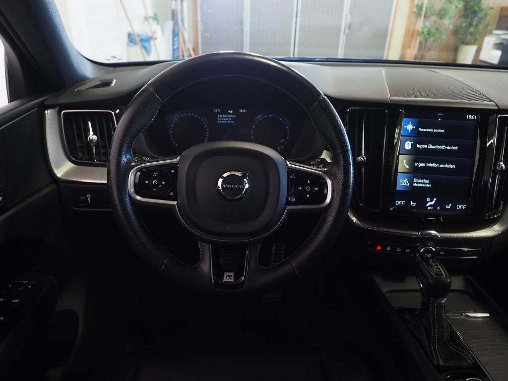 Volvo XC60 T5 AWD 250hk R-Design |Luftfjädring|Pano|Drag|22"| 2018
