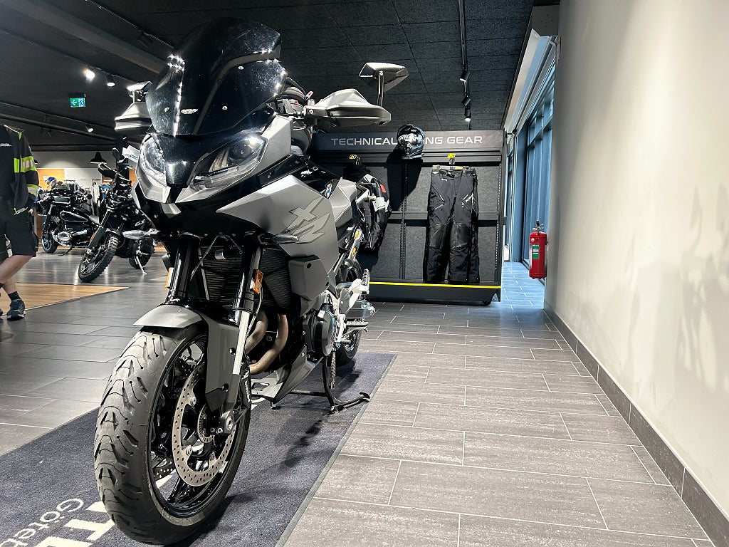 BMW F900XR 3,45%/Triple Black/Wunderlich/MRA/Fullutr.