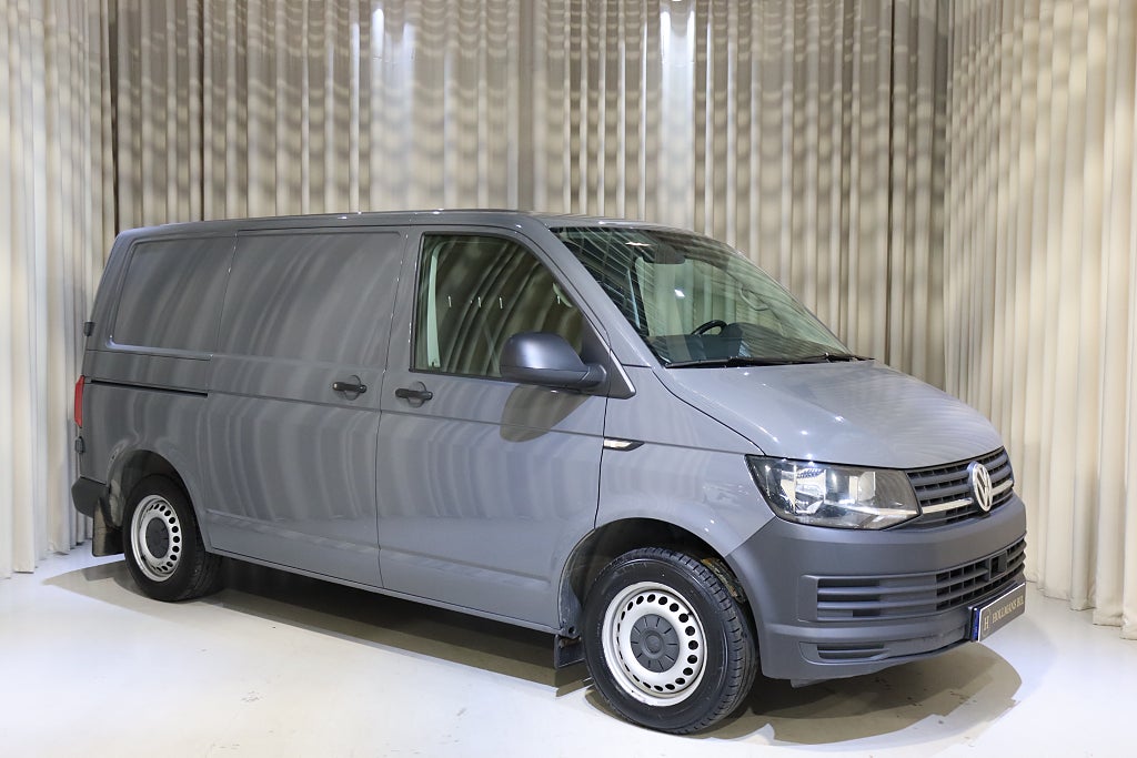 Volkswagen Transporter T6 T28 2.0 TDI 150HK MOMS Inredning 3-Sits Drag