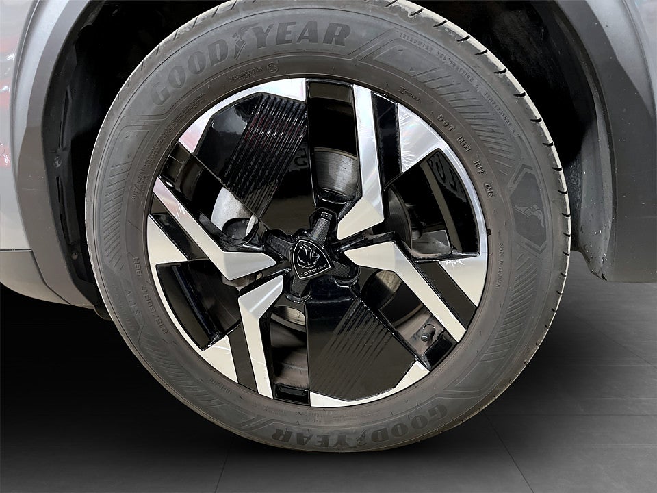 Bild på Peugeot 2008 Allure 1.2 PT 130hk Aut B-KAMERA CARPLAY