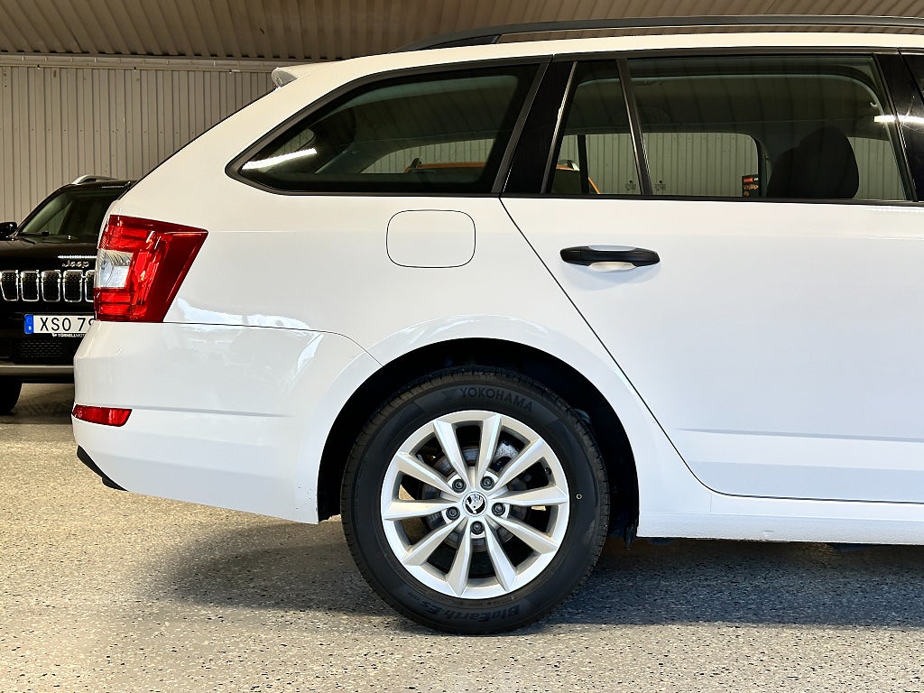 Skoda Octavia Kombi 1.6 TDI Euro 6 Nybesiktigad Nyservad Kamrem bytt