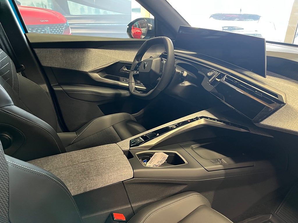 Peugeot 3008 GT Hybrid 145 1.2  Aut thumbnail