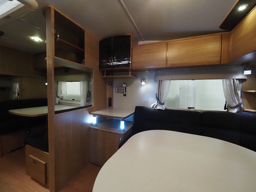 Polar 620 CTX Svit AC Vintervagn Dinette Franskbädd ALDE