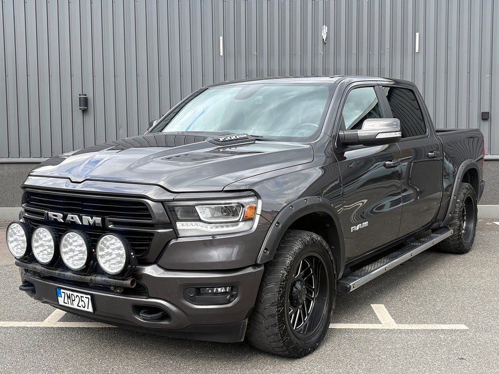 Dodge RAM 1500 Crew Cab 5.7 V8 HEMI | Breddare | Webasto | Pano | MOMS