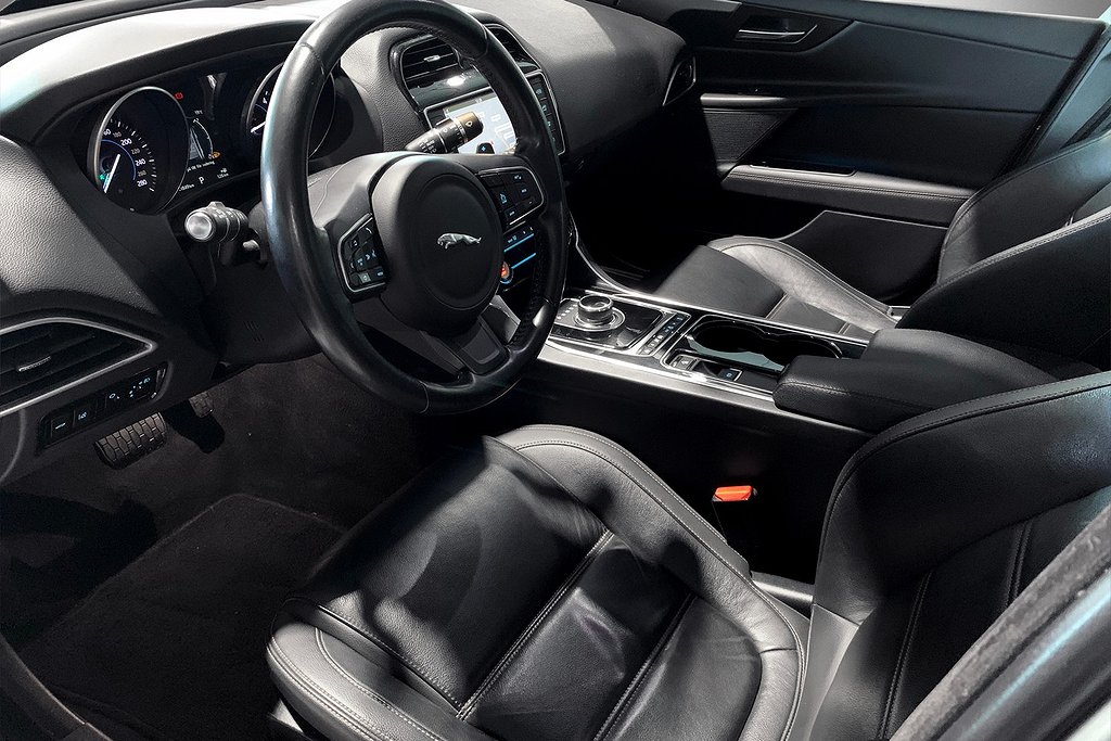 Jaguar XE 20d| PRESTIGE | Läder | Kamera | Drag 2017
