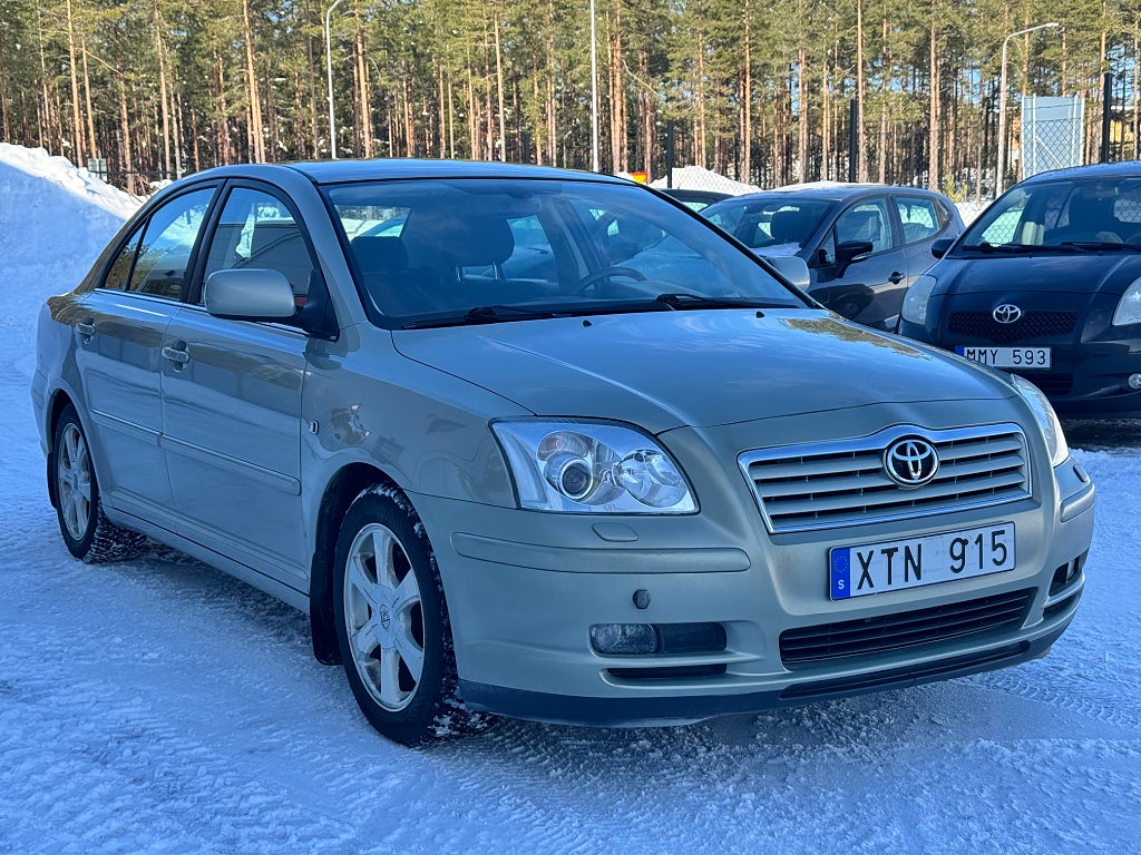 Toyota Avensis Sedan 2.4 D-4 VVT-i Nyservad S&V hjul Dubb Drag M-värme