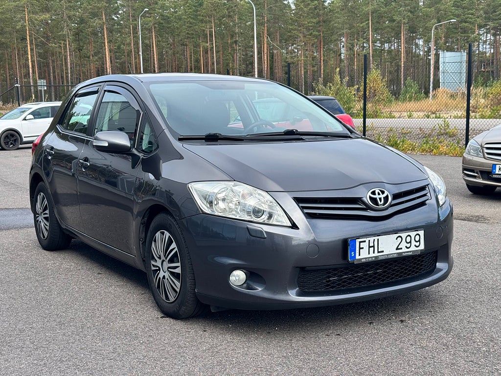 Toyota Auris 5-dörrar 1.4 D-4D Plus INKL VINTERHJUL MOTORVÄRMARE