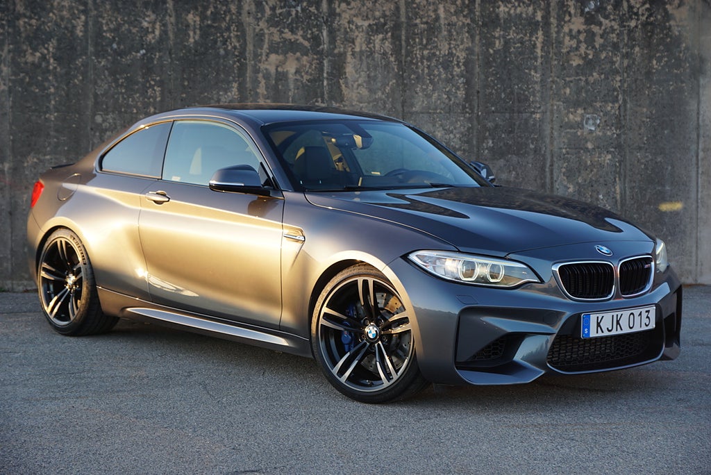 BMW M2 Manuell 370hk|Låga Mil|Sv-Såld|Navi|Elstol|Kamera|