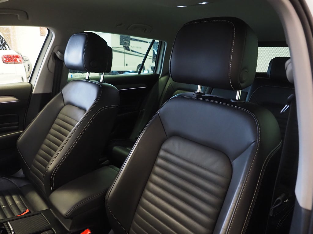 Volkswagen Passat Alltrack 2.0 TDI 4Motion Executive D-Värm Skinn Drag Navi 2020