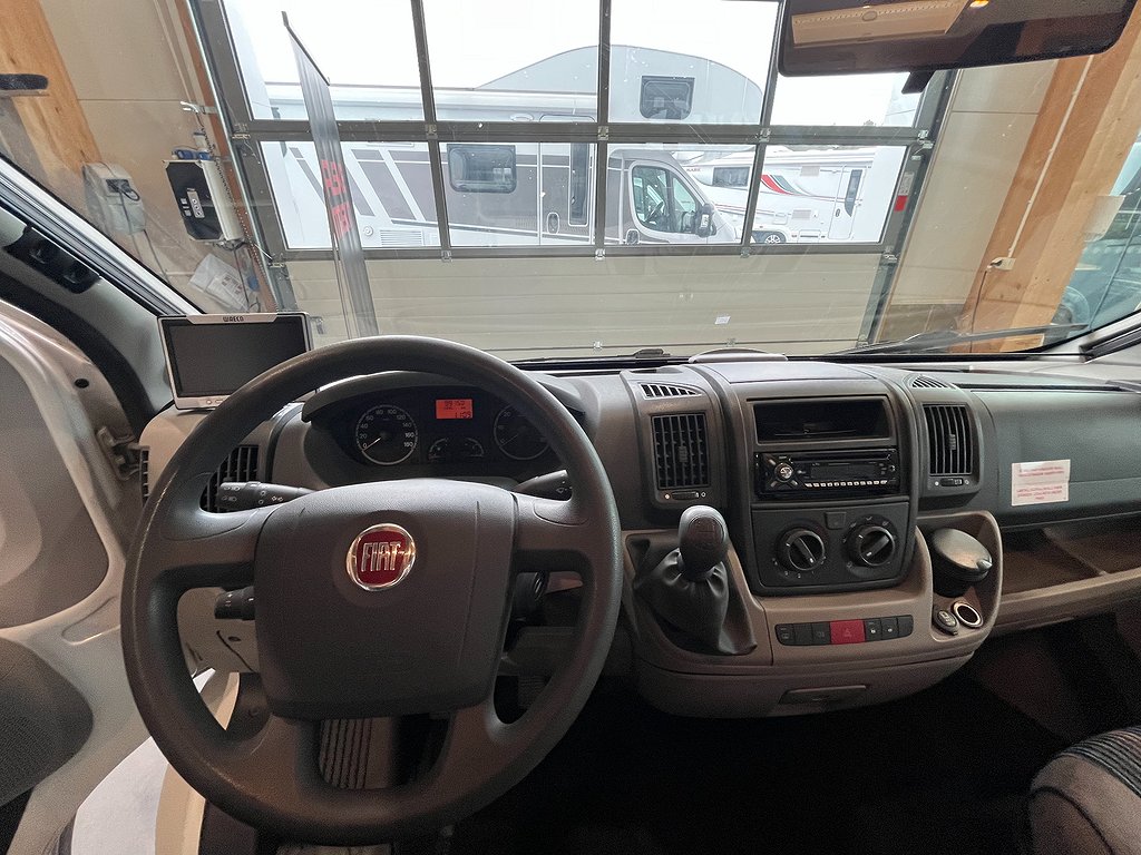Adria Coral 670 SL /B-körkort/Solcell/Långbädd/Garage - Adria