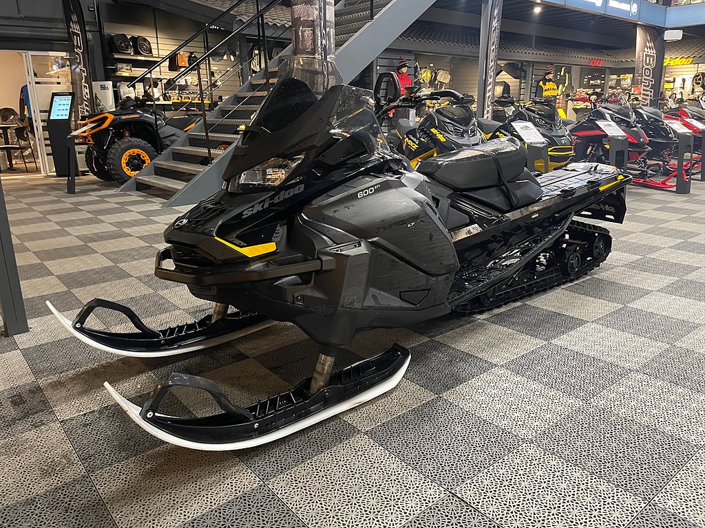 Ski-Doo Tundra 600 EFI -23 *Momsad* 