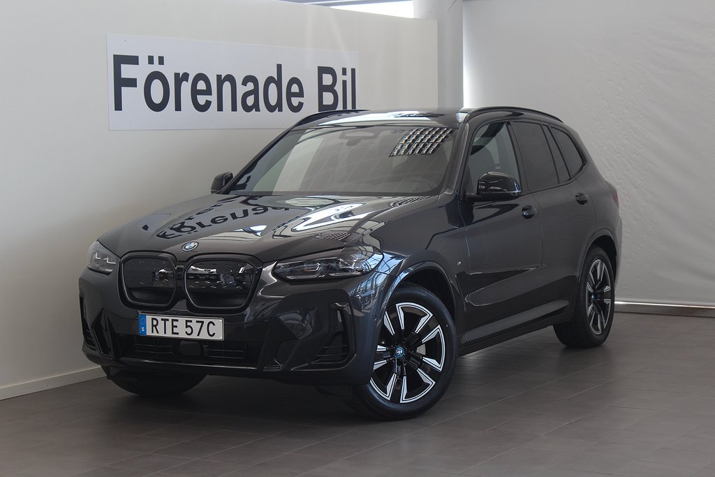 BMW iX3 Charged M Sport Panorama Drag Park Assist Rattvärme