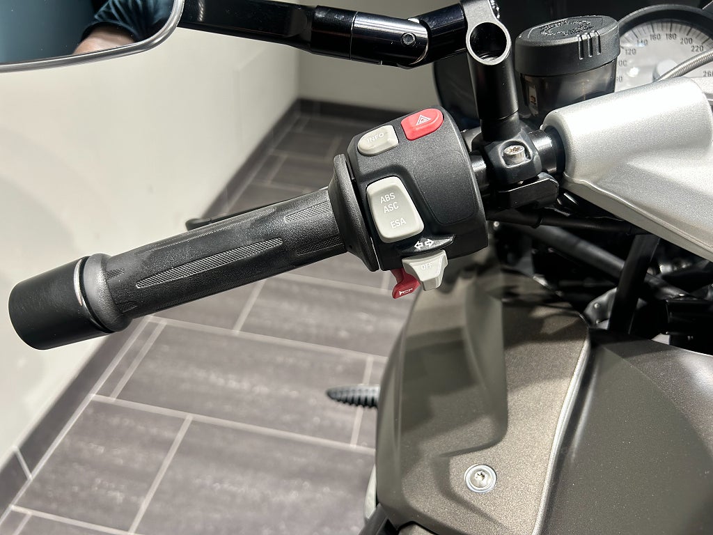 BMW K1300R Slipon/Sidoväskor/Kolfiber BellyPan/4168 mil