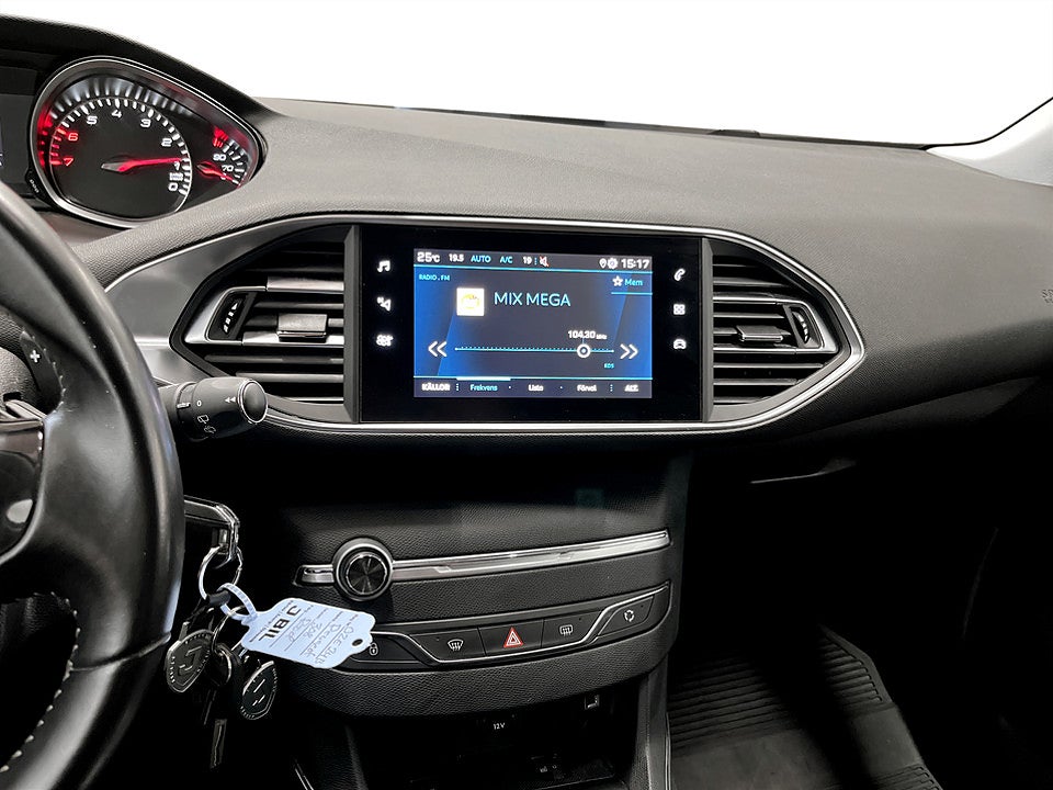 Bild på Peugeot 308 5D Active 1.2 PT 131hk CARPLAY BACKSENSORER