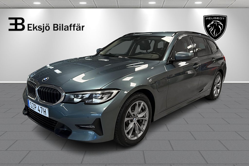 BMW 330e Touring Steptronic Sport Line *Drag, Kamera, Värmare*