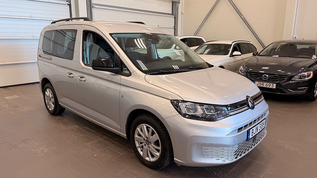 Volkswagen Caddy 1.5 TSI Life 7 SITS 1-Ägare Moms Drag Värmare Välvårdad
