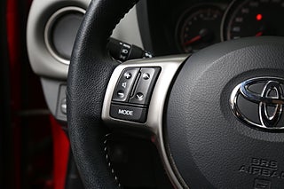 Halvkombi Toyota Yaris 14 av 24