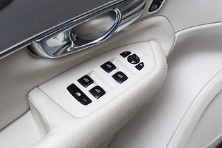 SUV Volvo XC90 9 av 30
