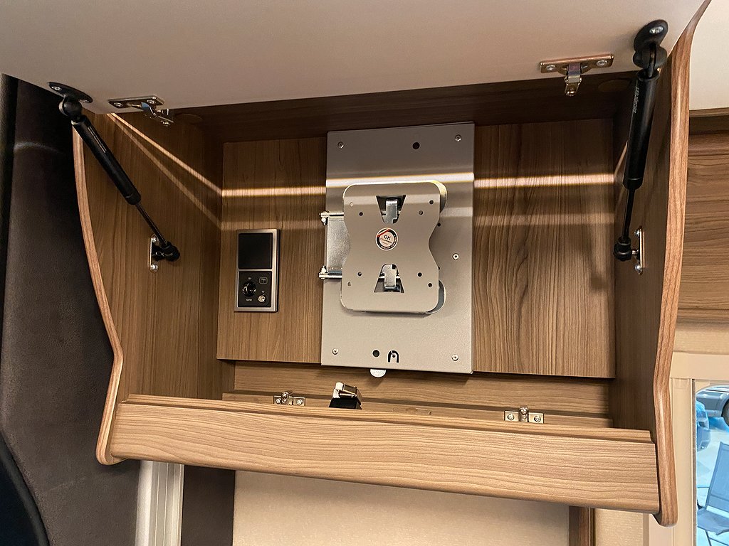 Kabe Royal x 780 LT /Taksäng/Adaptiv farth/Mercedes/Badrum Bak - Kabe