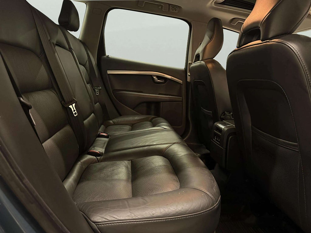 Volvo V70 D5 AWD Geartronic Summum R-Design Limited 215hk - miniatyr 15