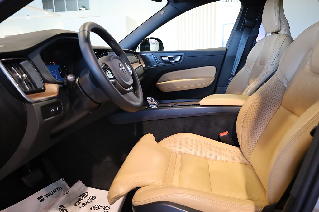 Volvo XC60 Recharge T6 AWD AUT Ultimate Dark Pano H&K Orrefors 2024
