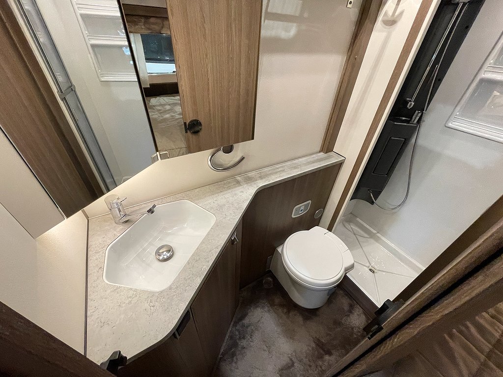 Kabe TMI 810 LXL /Hyd-stöd/AC bodel/Solcell/Litium/AUT180hk - Kabe