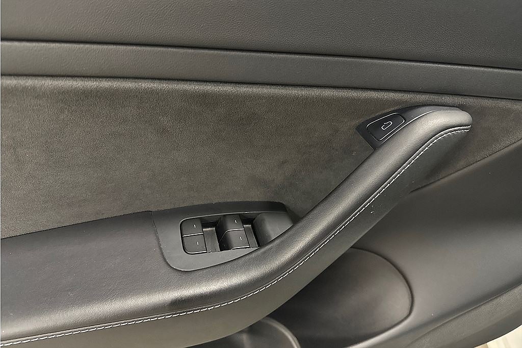 Tesla Model 3 Long Range AWD, FR 2,95%, Pano, Autopilot