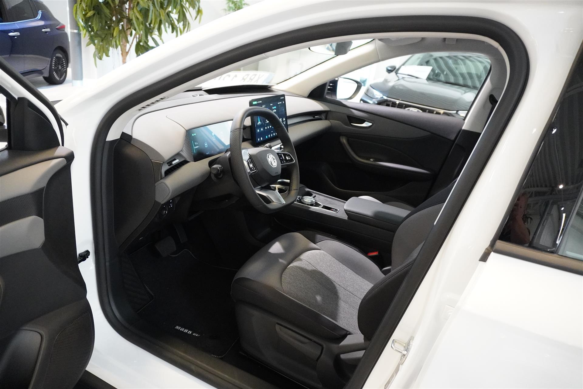 MG S5 EV Standard Range 2025, bild 2/37