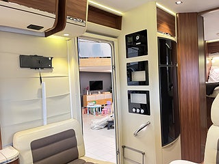Husbil-integrerad Adria SONIC 700 SC 13 av 27