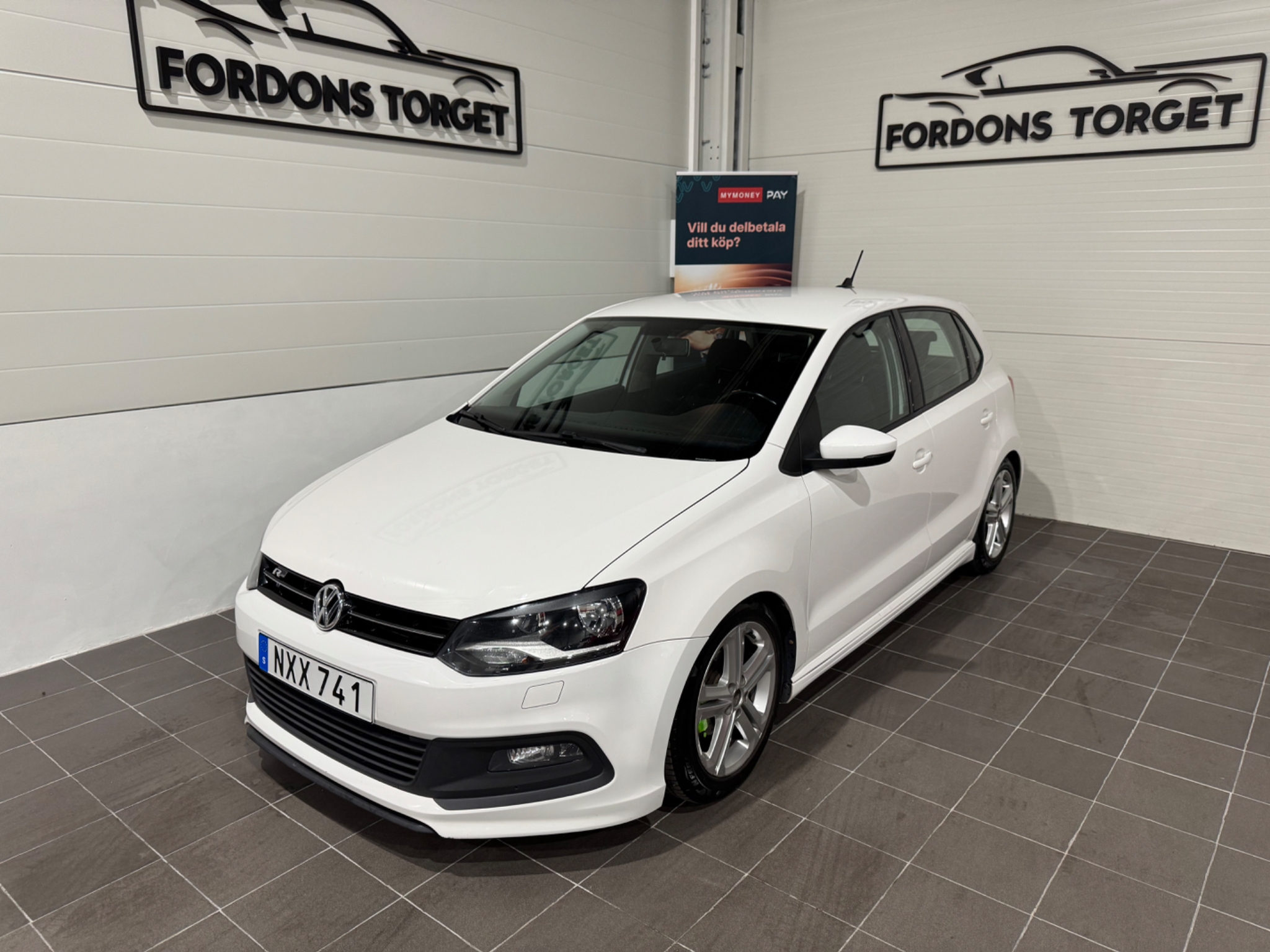 Volkswagen Polo 5-dörrar 1.2 TSI R-Line 2014, bild 2/45