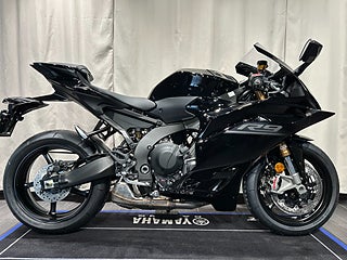 Yamaha R9 / Ny 2026 / Tech Black / Snart omgående leverans!