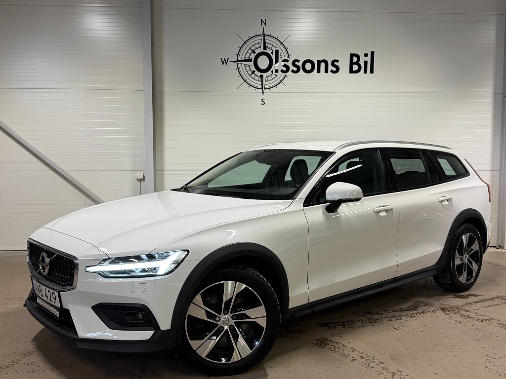 Volvo V60 Cross Country B4 AWD Momentum Aut Drag BLIS B-kam GPS Värmare MOMS