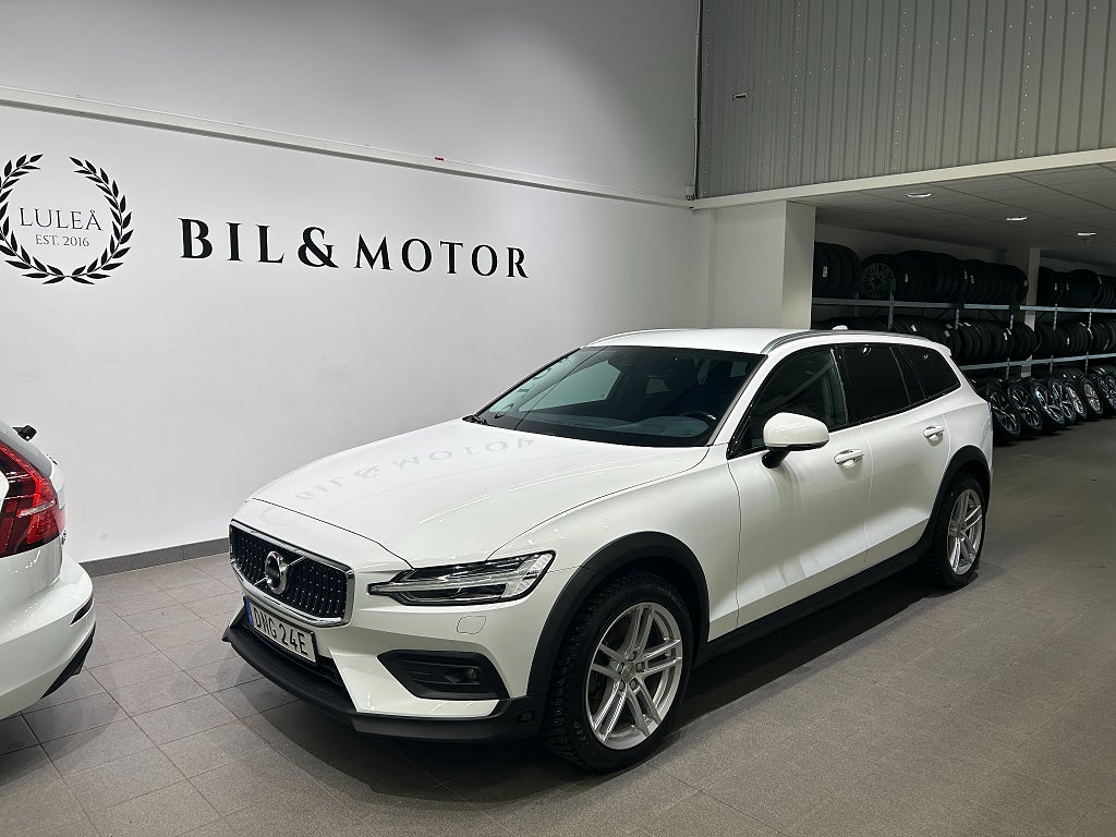 Volvo V60 Cross Country B4 AWD Momentum |Dubb|SoV|Värmare|HP-Ljud|MoK|Drag|4.95%