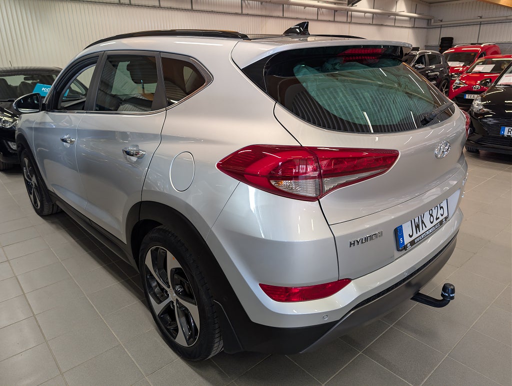 Hyundai Tucson 2.0 CRDi 4WD Premium Aut/Drag/Pano/M-värm/SoV thumbnail