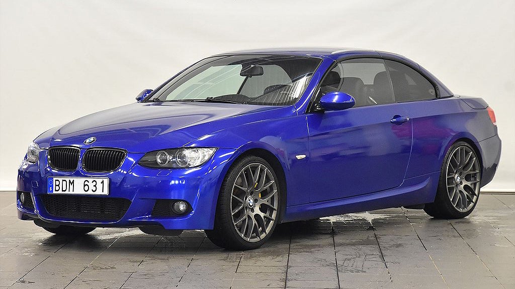 BMW 335i har M-Sportpaketet både in- och utvändigt. 