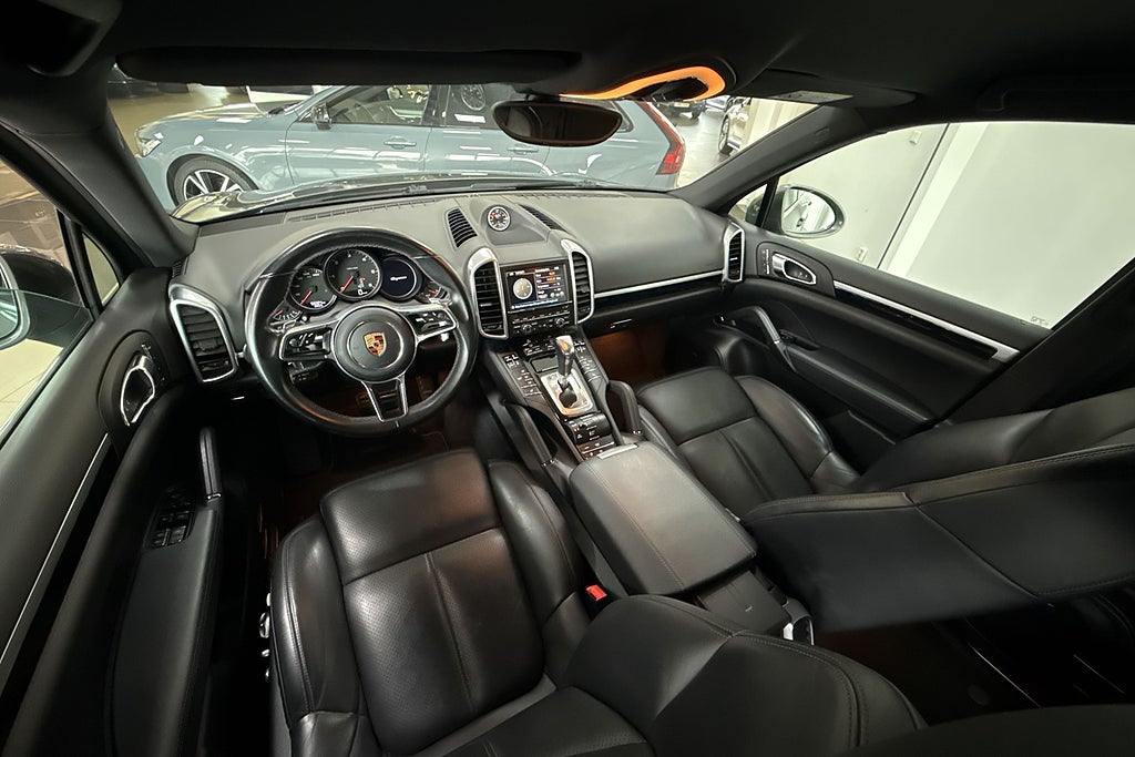 Porsche Cayenne 2016 - miniatyr 8