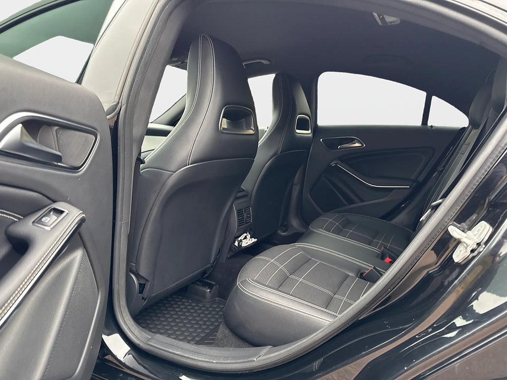 Mercedes-Benz CLA220 220 CDI 170hk Automat Urban Line Kamera 1224kr/månaden 2015, bild 22