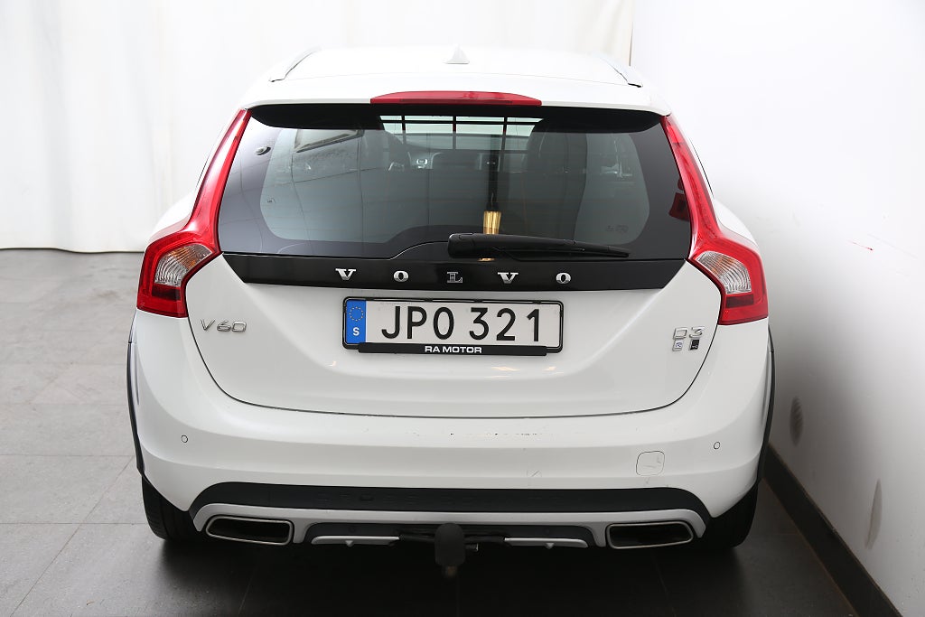 Volvo V60 Cross Country D3 150hk Momentum Aut Nybesikt Värmare Motorv 2017
