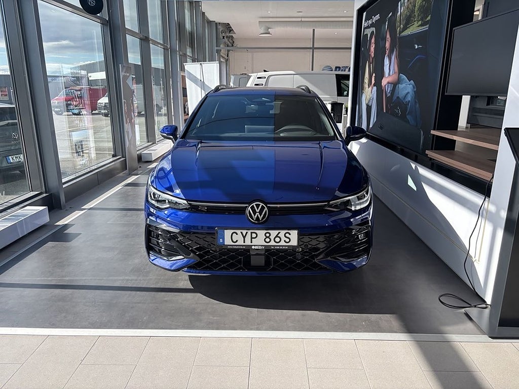 Volkswagen Golf SPORTSCOMBI R-LINE 2,0 TSI 204 HK DSG7 4MO
