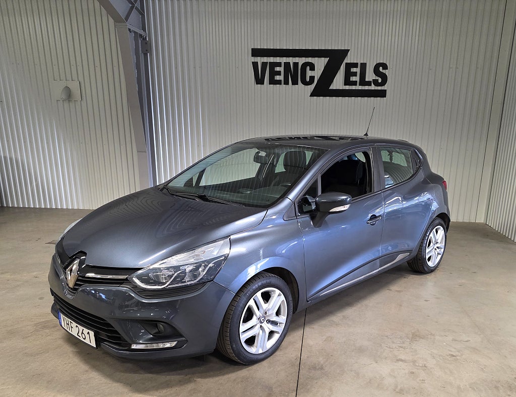 Renault Clio 0.9 TCe Zen Naviagation Årsskatt 360 kronor