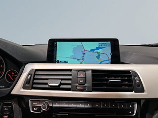 BMW 318D Touring Drag Psens Extraljus GPS Mvärm Elbaklucka SoV – bild 11